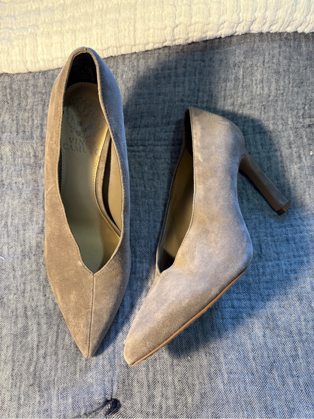 Vince Camuto Taupe Suede V-Cut Pointed Toe Pumps size 6M